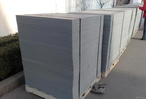 <a href=http://www.cnqzsy.com/ target=_blank class=infotextkey>免燒磚托板</a>的種類